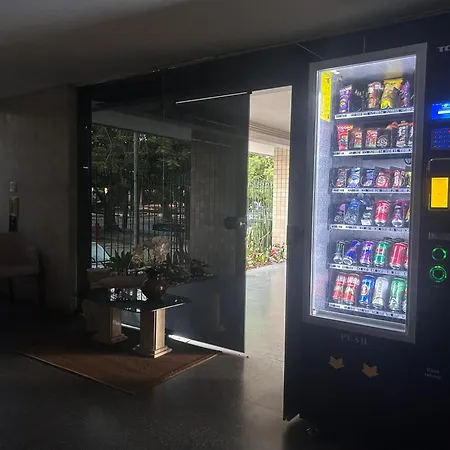 Apartamento até 8 hóspedes - uma quadra do Metrô, Ar condicionado, Wi-fi 50mps e Portaria 24h-2
